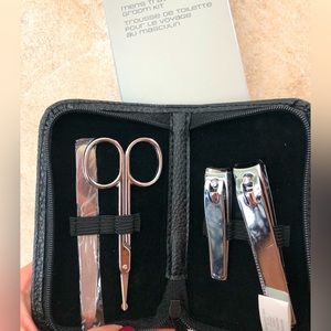 Never used: 5 piece travel grooming kit